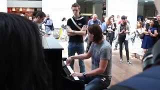 Stacy Hogan playing Game of Thrones and Jerry Lee Lewis medley inside Paris train station