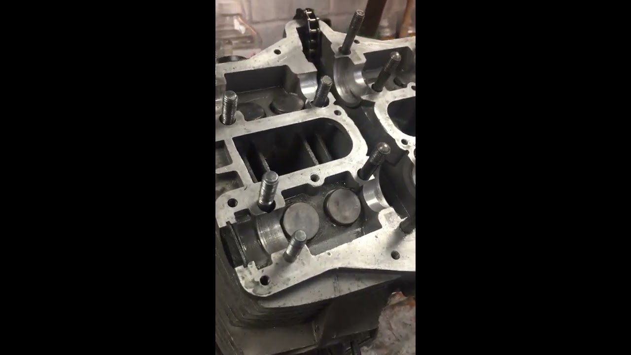 Rebuilding a Montjuic - cylinder head.