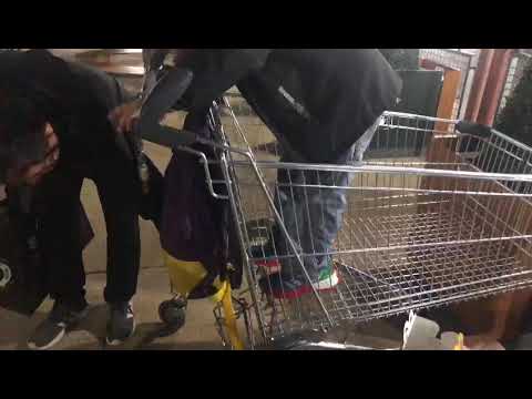 How to go inside the pushcart w/o carrying your Children.