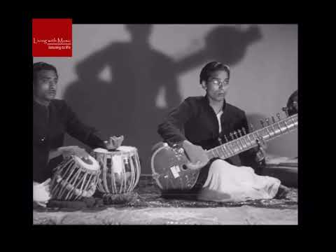 Ustad Vilayat Khan saheb in young age rare old video - sitar maestro