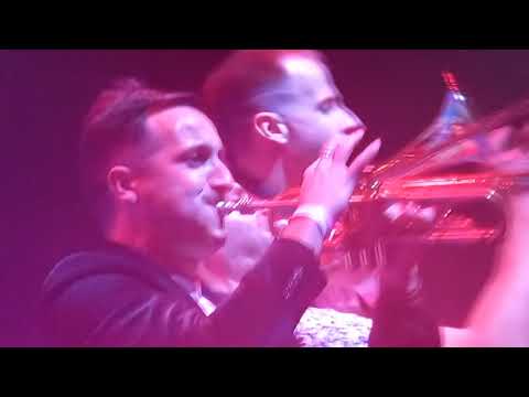 EFECTO PEGATINA Y EFECTO PASILLO. CONCIERTO #PORELLAS