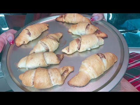 How to make the easiest Chocolate Croissants (Using 3 ingredients)