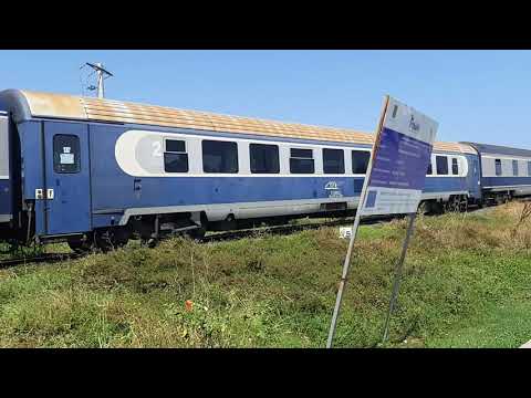 GM 944 cu trenul IR 1932 (Oradea - Mangalia) soseste in statia Costinesti (31.08.2018)