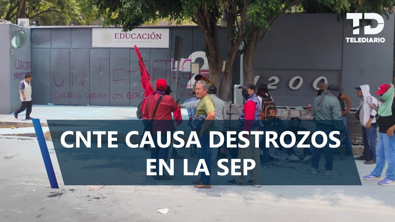 Manifestantes de la CNTE intentan ingresar a oficinas de la SEP