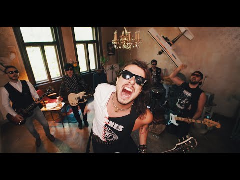 TURBOBIER -  Zgroße Schuach (OFFIZIELLES VIDEO)