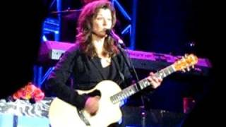 Amy Grant Live - FIND - New Song (mostly acoustic)