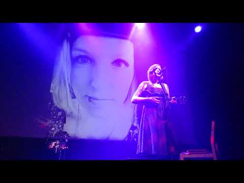 She Makes War - Laura Kidd - live