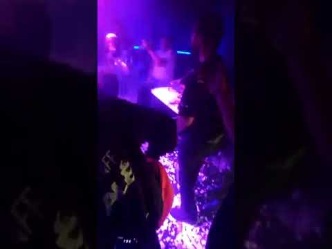 Mc alê e Mckath agitando a patrones