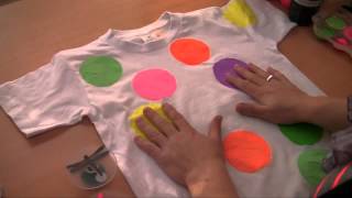 T shirt med neon stÀmpeltryck