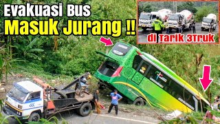 Download lagu BUS Masuk JURANG !! Sangat Sulit Evakuasi Bus di tarik 3 derek dan 3 Truk Molen di Tanjakan Gentong mp3