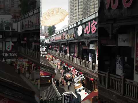 Uma animada rua comercial na China! ︎#Chongqing #Chongqing #China #Chinatown