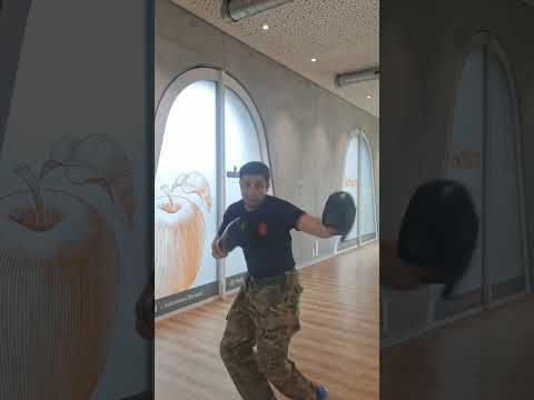 The Gazelle Punch. how to do it and how to use it. #boxing #selbstverteidigung