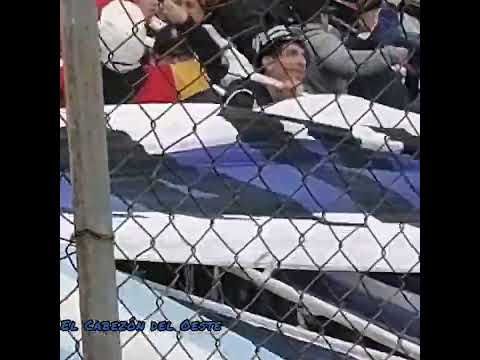 "Los pibes todos de la cabeza" Barra: La Banda del Parque &bull; Club: Deportivo Merlo &bull; País: Argentina