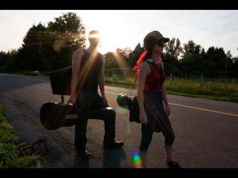 Dezz & Carol - Travelling Song (A Crumb Budget Productions Video) Ukulele Songs!