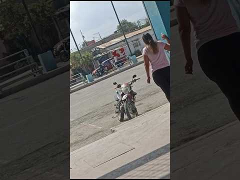 😱En Santa Elena Dos DELINCUENTES a saltaron frente DEL MERCADO 25 de SEPTIEMBRE DE LA, LIBERTAD