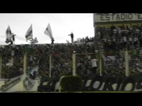 "Dale dale Ve - La Gloriosa de Villa Mitre" Barra: La Gloriosa &bull; Club: Villa Mitre