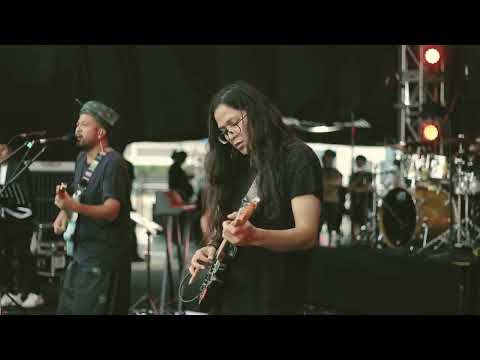 monoloQue - Mengapa Dikenang Mengapa Difikir ( Live Di Nusa Fest 23 )