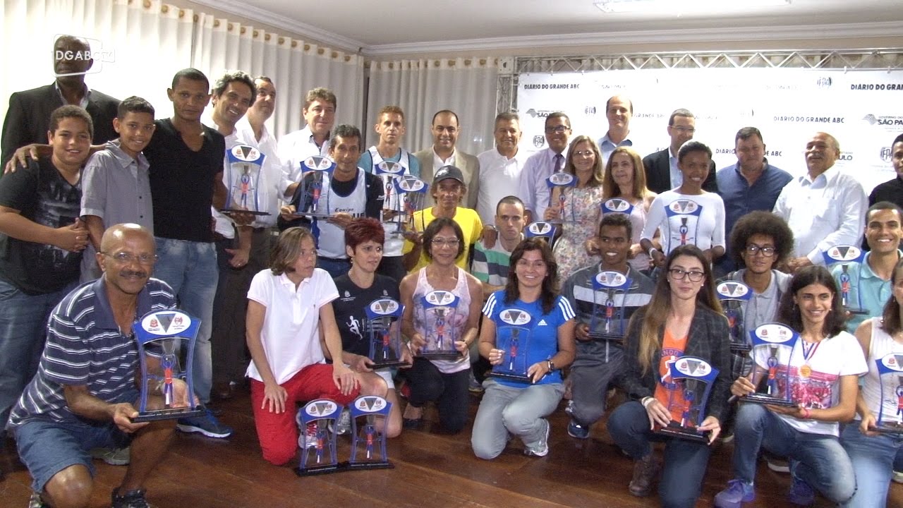 Premiação reúne autoridades e atletas; veja vídeo