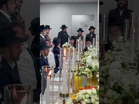 Lipa Schmeltzer singing at a fundraiser event for the mosdos of Harav Shaul Alter Shlit"a