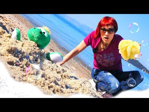 Маша Капуки и игрушки на пляже - Развивающее видео для малышей