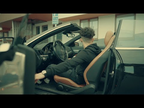 Video thumbnail for TWERK PÅ EN BENZ