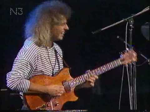 Jazzfest Berlin 1990 - (III) - Pat Metheny Trio - Dave Holland (b) - Roy Haynes (dr) deel 3.avi