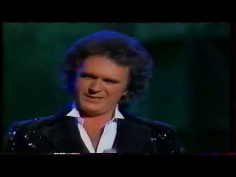 T.G. Sheppard sings "Devil In The Bottle" on the Motown 25 Special