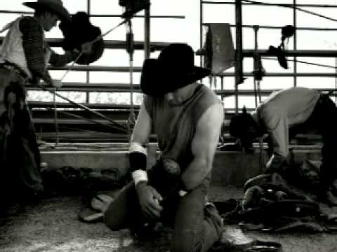 2000年、タイトルだけで語りかけてくる / NIKE「BEAUTIFUL」