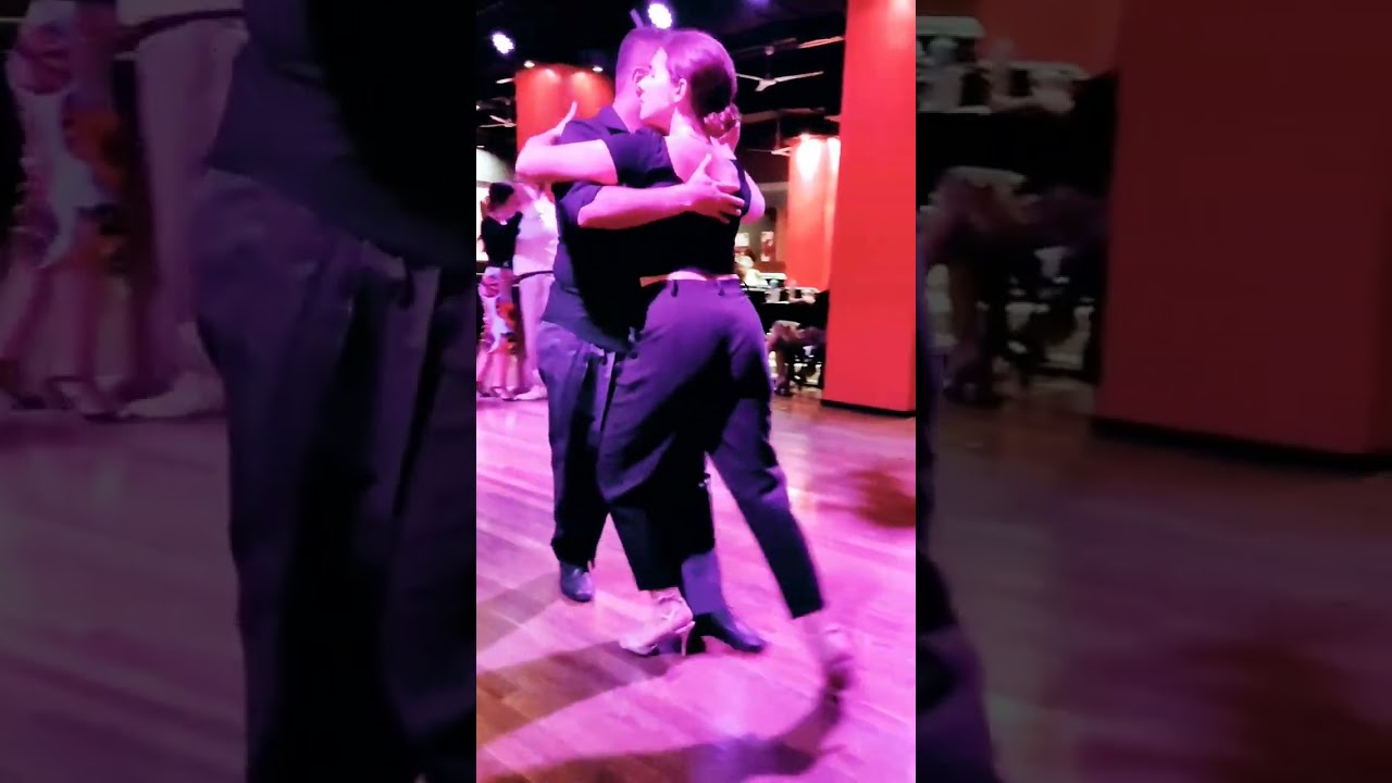 Video thumbnail for Belen Cafasso y Leonardo Bauza. La Cantina (Troilo) La del Centro Milonga 6abr23