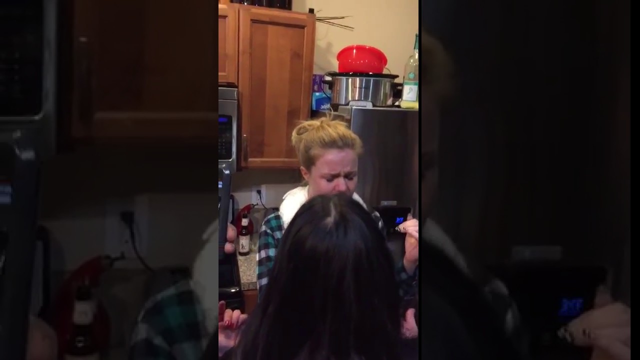 ELLE MET TOUT DANS SA BOUCHE, ET AVALE [CHOC]