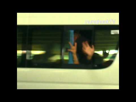 [FANCAM] 121003 INFINITE Dongwoo&Sungyeol waving hands to fans @ Suvarnabhumi airport