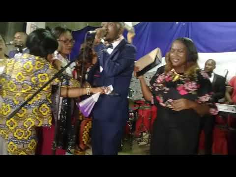 IBOU BLACK EN LIVE :MOINDZANI