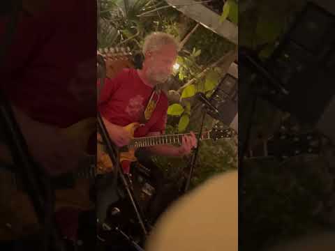 Bertha Grateful Dead Matt Hartle Gold Band 21.12.2025 #bertha #gratefuldead Crepe Pl. #santacruzm...