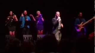 17.12.12 - Valerio Scanu ''And so this is christmas'' (roma) - "santa claus is coming to town"