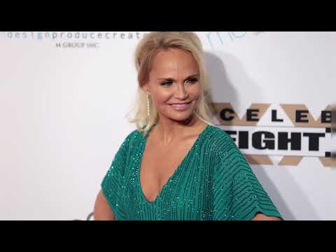 Kristin Chenoweth Hot Pics