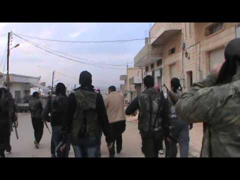 انطلاق مقاتلي كتيبة عبد الله بن الزبير لبدء مجريات معركة السيطرة على حاجز المشفى الوطني في مدينة حلفايا في ريف حماة