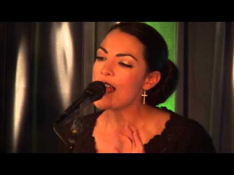 Caro Emerald - Tangled Up (live bij JOE)