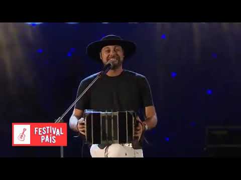 Diego Gutiérrez con el bandoneón de Crescencio LEZCANO en la Fiesta del Chamamé 2023