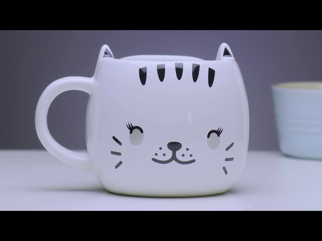 Vídeo relacionado con Taza personalizada con nombre. Taza con Dibujo de Gato Estilo Anime. Tazas Originales para Regalar. Regalo Friki. Decoración Japonesa. Regalos Gato. Taza cerámica 330ml. Taza Grande Desayuno Negra