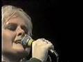 Alison Moyet performing 'Ne Me Quitte Pas' 7