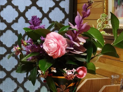 , title : 'ピンクの可憐な「乙女椿」に、パープル葉牡丹！が映える花瓶の花'