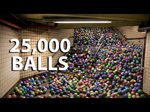 25,000 balls in the metro stairs, Blender animation, EEVEE, rigid body simulation, physics