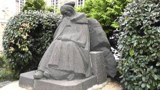 preview picture of video 'La Douleur Sculpture By  Francis Renaud. Tréguier, Côtes d'Armor, Brittany, France'