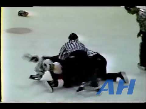 OHL Jan. 16, 1993 Ian Keiller,BEL v Matt Johnson,PET Belleville Bulls Peterborough Petes