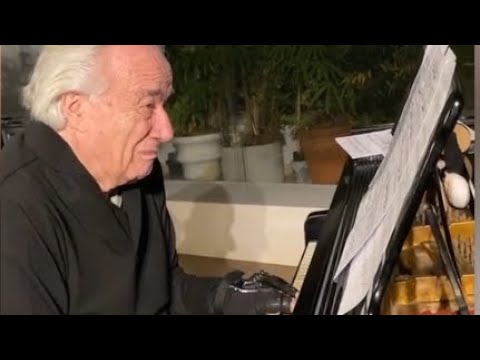 Neue Hände : Pianist in Tränen ,nach 20 Jahren kann er wieder spielen