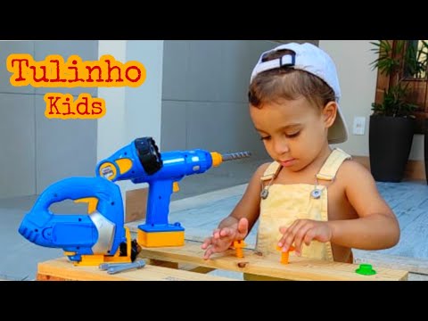 TULINHO com suas Novas Ferramentas de brinquedo que funcionam com pilhas. children's Toy tools