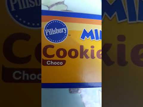 Pillsbury mini cookie cake - choco , unwrapping