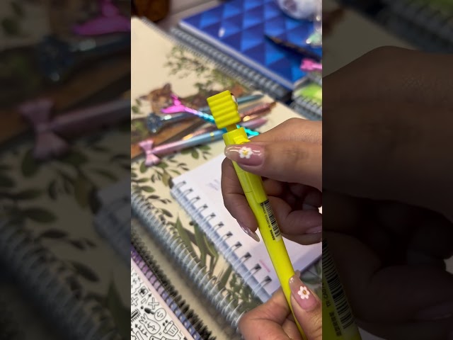 Vídeo relacionado con Bolígrafos divertidos para adultos: papelería creativa y novedosa, bolígrafos de broma extravagantes, instrumentos de tinta, accesorios de oficina divertidos, juego de regalo de San Valentín
