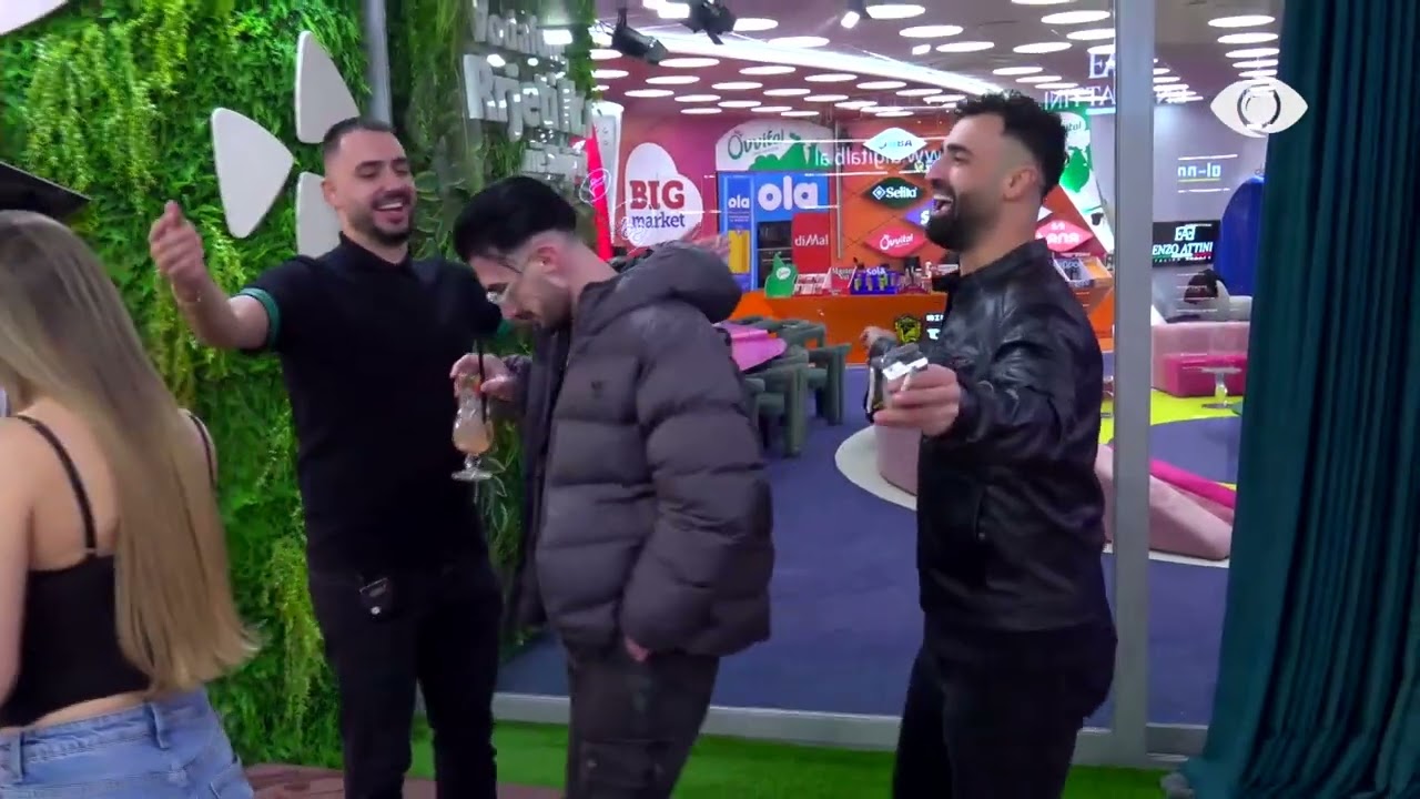 “Te lavanderia…”/ Erik dhe Keijsi vendosin Kristin në mes teksa kërcejnë
