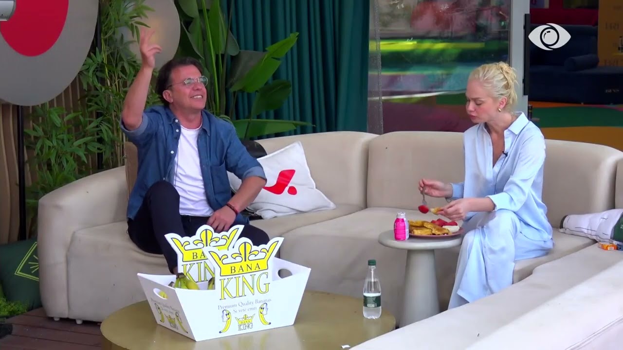 Momente të bukura në shtëpi/ Rozana, Laerti dhe Kelly këndojnë